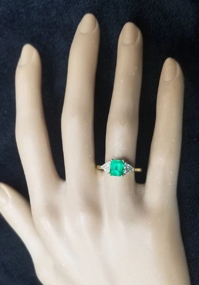 VINTAGE 14K YELLOW GOLD ENGAGEMENT RING 1.02CT.NATURAL COLOMBIA EMERALD CUT (1 of 2)