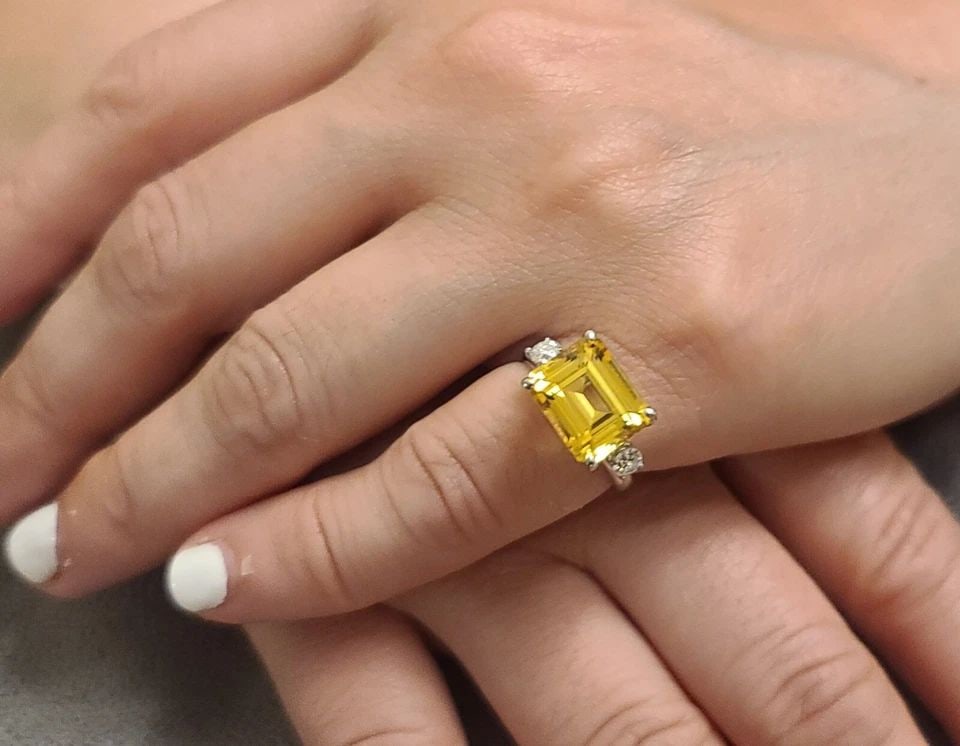 VINTAGE 14K WHITE GOLD ENGAGEMENT RING 6.02CT.LAB GROWN YELLOW SAPPHIRE (1 of 2)