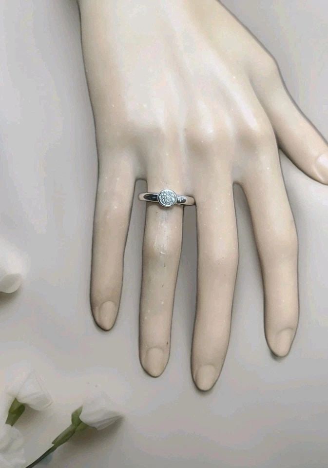 VINTAGE 14K WHITE GOLD ENGAGEMENT BEZEL RING 0.75CT.NATURAL ROUND DIAMOND GIA: VINTAGE 14K WHITE GOLD ENGAGEMENT BEZEL RING 0.75CT.NATURAL ROUND DIAMOND GIA Make a heartfelt statement with this enchanting vintage engagement ring, beautifully crafted in warm 14K white gold. At it