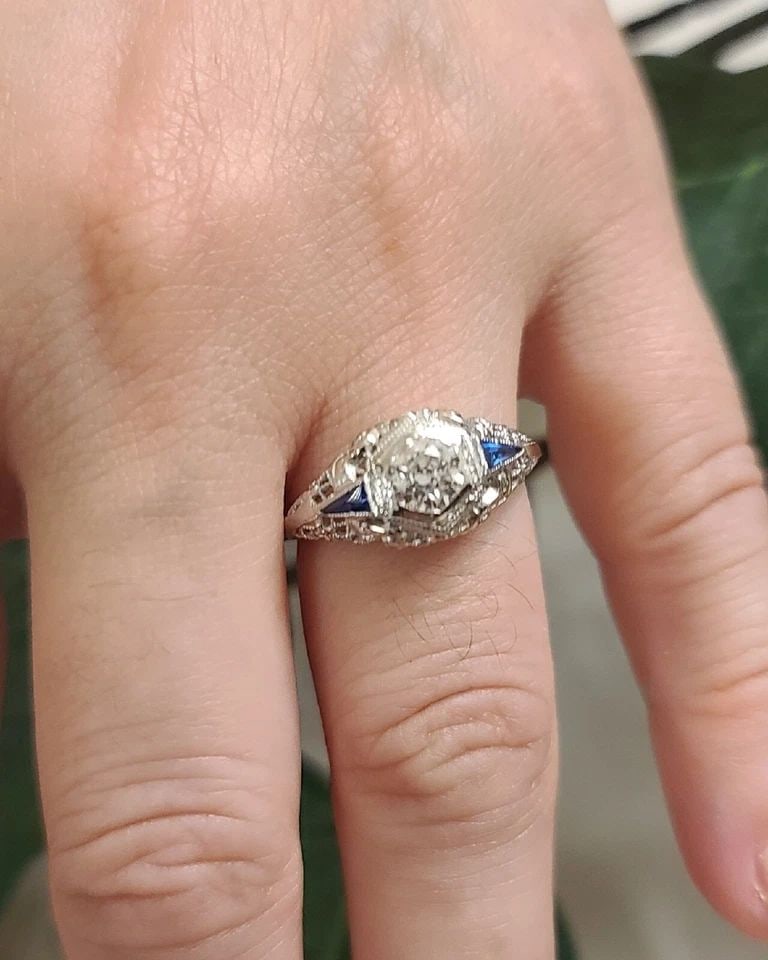 18K WHITE GOLD VINTAGE ART DECO ENGAGEMENT RING 0.52CT. NATURAL ROUND DIAMOND (1 of 2)