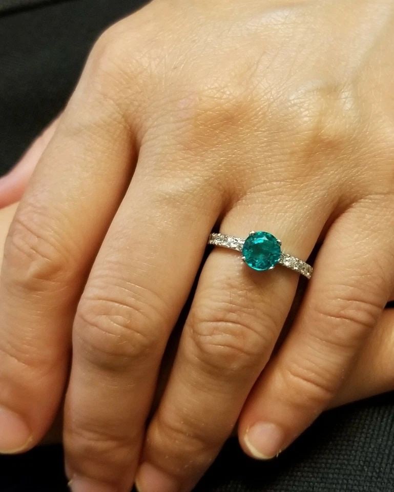 14K WHITE GOLD ENGAGEMENT RING 1.37CT. NATURAL ROUND GREEN EMERALD: 14K WHITE GOLD ENGAGEMENT RING 1.37CT. GEM ROUND GREEN EMERALD GORGEOUS 14K white GOLD engagement ring Natural green emerald in round shape center weight 1.37ct. size 7.1mm very nice medium dark green