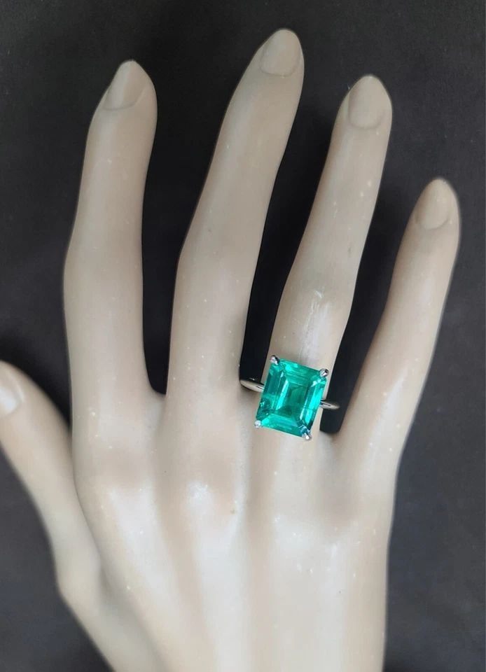 VINTAGE 14K WHITE GOLD ENGAGEMENT RING 5.54CT.LAB GROWN GREEN EMERALD SHAPE: VINTAGE 14K WHITE GOLD ENGAGEMENT RING 5.54CT.GEM GREEN EMERALD This stunning 14k white gold ring features a breathtaking 5.54ct. Green Emerald in an emerald cut. The ring is perfect for any occasion.