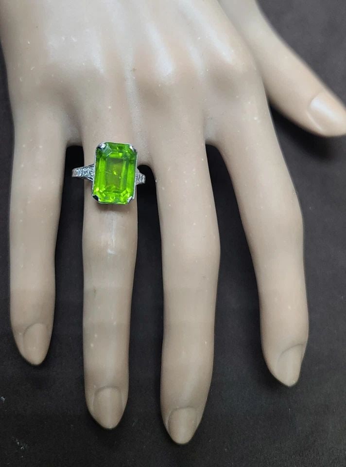 VINTAGE 14K WHITE GOLD ENGAGEMENT RING 7.14CT. NATURAL GREEN PERIDOT RECTANGULAR (1 of 1)