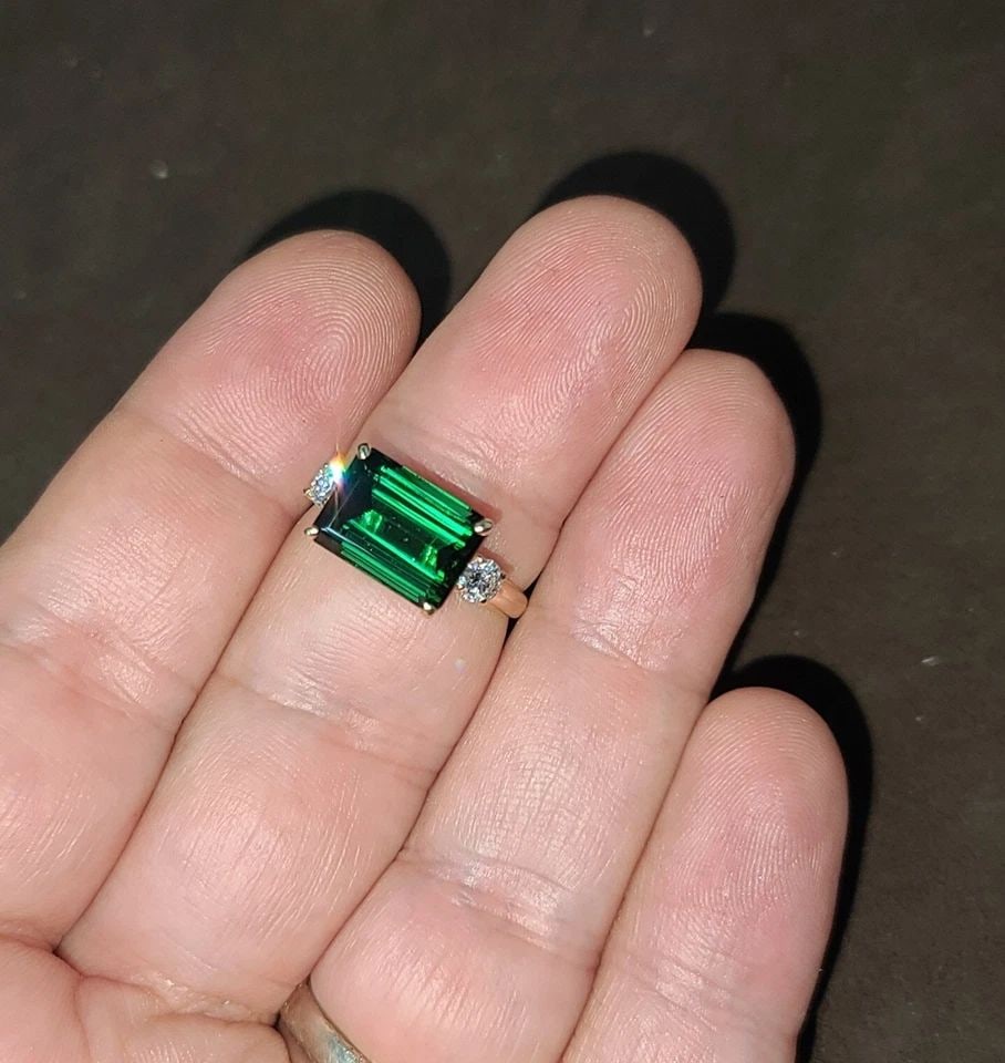 VINTAGE 14K YELLOW ENGAGEMENT RING 5.07CT. NATURAL GREEN TOURMALINE EMERALD CUT: VINTAGE 14K YELLOW ENGAGEMENT RING 5.07CT. NATURAL GREEN TOURMALINE EMERALD CUT This vintage 14k yellow gold engagement ring is a stunning piece of fine jewelry that will catch the eye of any collecto