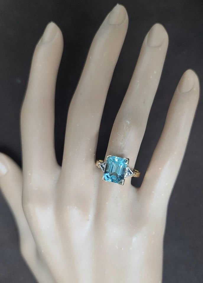 VINTAGE 1930S 14K YELLOW GOLD AQUAMARINE RING 3.24CT EMERALD CUT ENGAGEMENT RING: VINTAGE 14K YELLOW GOLD RING 3.24CT. NATURAL GEM SKY AQUAMARINE EMERALD SHAPE VINTAGE 14K YELLOW GOLD ENGAGEMENT RING CIRC 1930'S NATURAL GEM SKY BLUE AQUAMARINE IN EMERALD SHAPE CENTER AQUAMARINE WEI