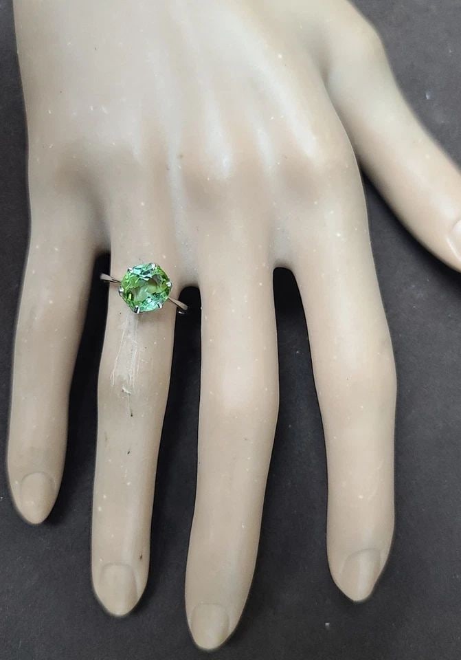 VINTAGE PLATINUM ENGAGEMENT RING 2.95CT. NATURAL ROUND GREEN TOURMALINE (1 of 1)