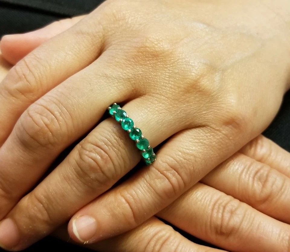 14K WHITE GOLD WEDDING ETERNITY RING 5.05CT. GREEN EMERALD GEMSTONE ROUND SHAPE: 14K WHITE GOLD ETERNITY RING NATURAL GREEN EMERALD 5.05CT. Gorgeous Eternity ring wedding or anniversary 14k white gold ring SET 18 natural round green emerald weight 5.05ct carat total weight. size 4