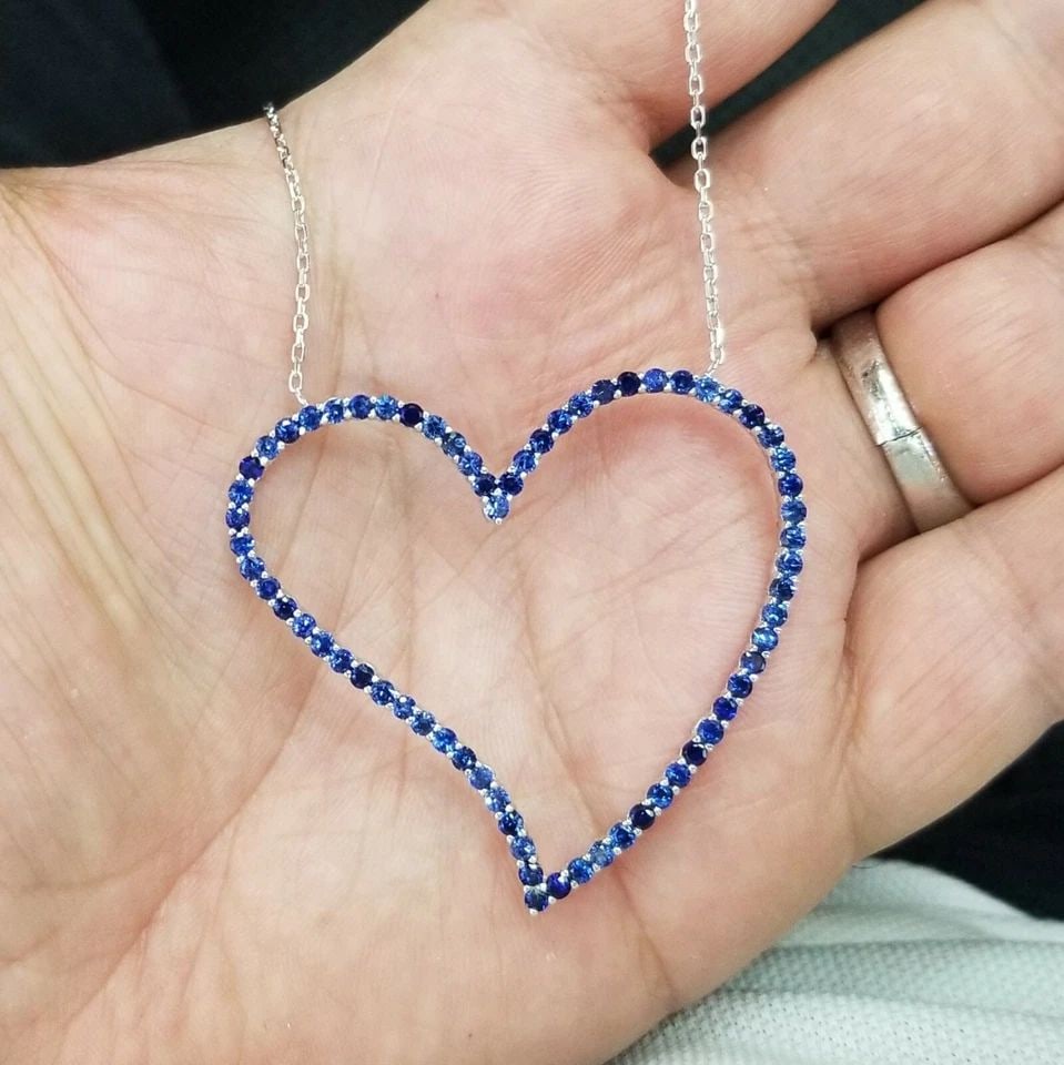 14K WHITE GOLD 2.75CT. NATURAL BLUE SAPPHIRE HEART SHAPE NECKLACE PENDANT: 14K WHITE GOLD 2.75CT. NATURAL BLUE SAPPHIRE HEART SHAPE NECKLACE PENDANT Gorgeous 14k white gold natural blue sapphire heart necklace Set beautiful round sapphire weight 2.75ct.nice magnificent blue 