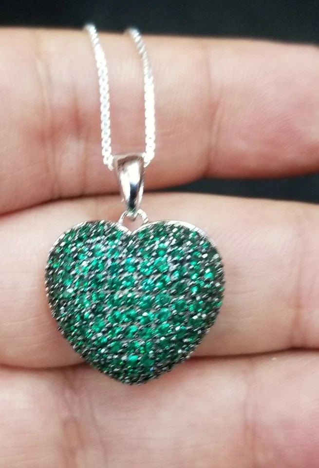 14K WHITE GOLD NECKLACE HEART SHAPE PENDANT 2.15CT NATURAL GREEN EMERALD: 14K WHITE GOLD NECKLACE HEART SHAPE PENDANT 2.15CT NATURAL GREEN EMERALD 14k white gold necklace heart pendant set natural green emerald weight 2.15ct size of the heart pendant 1 inch long and wide Go