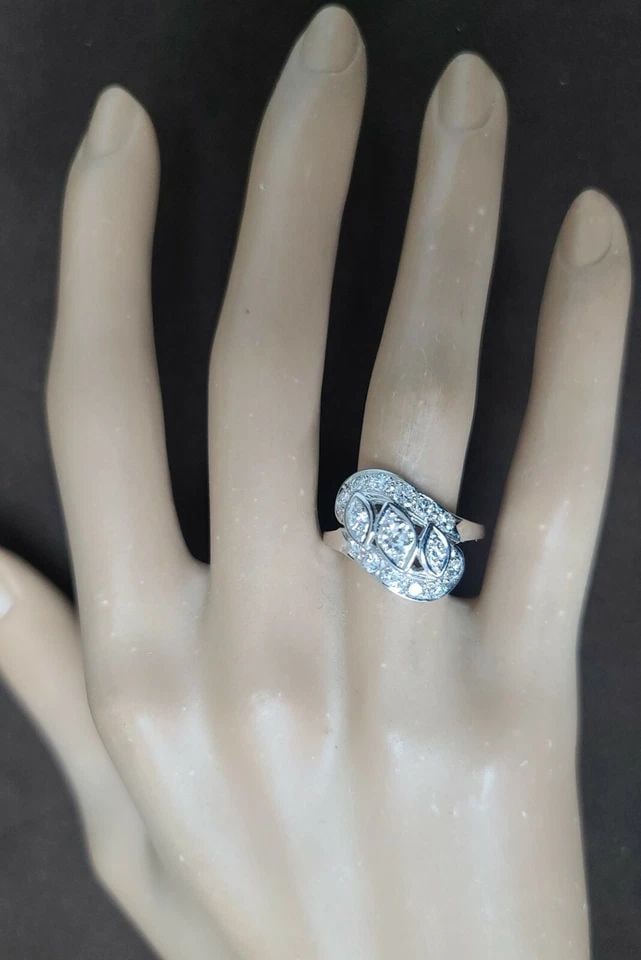 14K WHITE GOLD VINTAGE DIAMOND RING EURO CUT DIAMOND 0.90CT CIRC 1950'S: 14K WHITE GOLD VINTAGE DIAMOND RING EURO CUT DIAMOND 0.90CT CIRC 1950'S Vintage 14k white gold ring center set natural old mine cut round shape diamond weight 0.20ct. SI2-G COLOR clean, lively, brilli