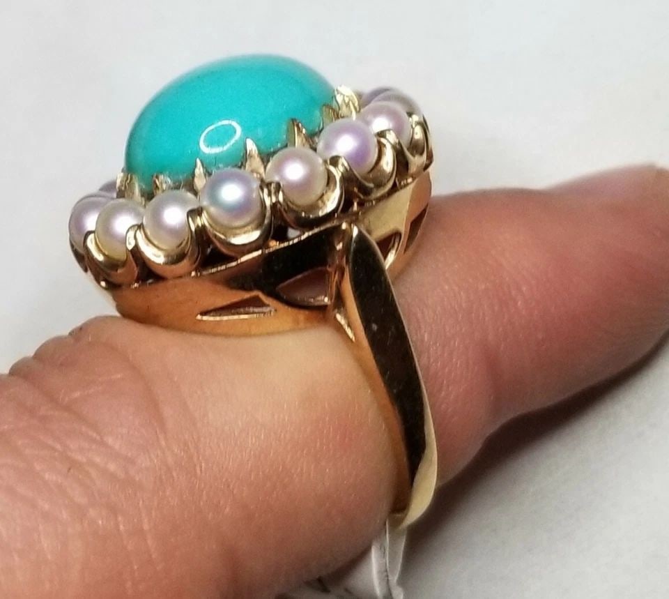 VINTAGE 14K YELLOW GOLD RING WITH 7.65 CT NATURAL CABOCHON TURQUOISE & PEARLS: VINTAGE 14K YELLOW GOLD RING 7.65CT. NATURAL TURQUOISE VINTAGE 14K YELLOW GOLD NATURAL BLUE TURQUOISE CENTER SET NATURAL TURQUOISE OVAL SHAPE WEIGHT 7.65ct.size 14X12 Side SET 16 NATURAL PEARLS SIZE 4