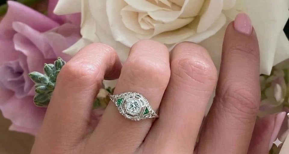 VINTAGE FILIGREE 18K WHITE GOLD ENGAGEMENT RING NATURAL ROUND DIAMOND 1920'S: VINTAGE FILIGREE 18K WHITE GOLD ENGAGEMENT RING NATURAL ROUND DIAMOND 1920'S This charming vintage Art Deco engagement ring, crafted in 18K white gold, features a natural round diamond weighing approx