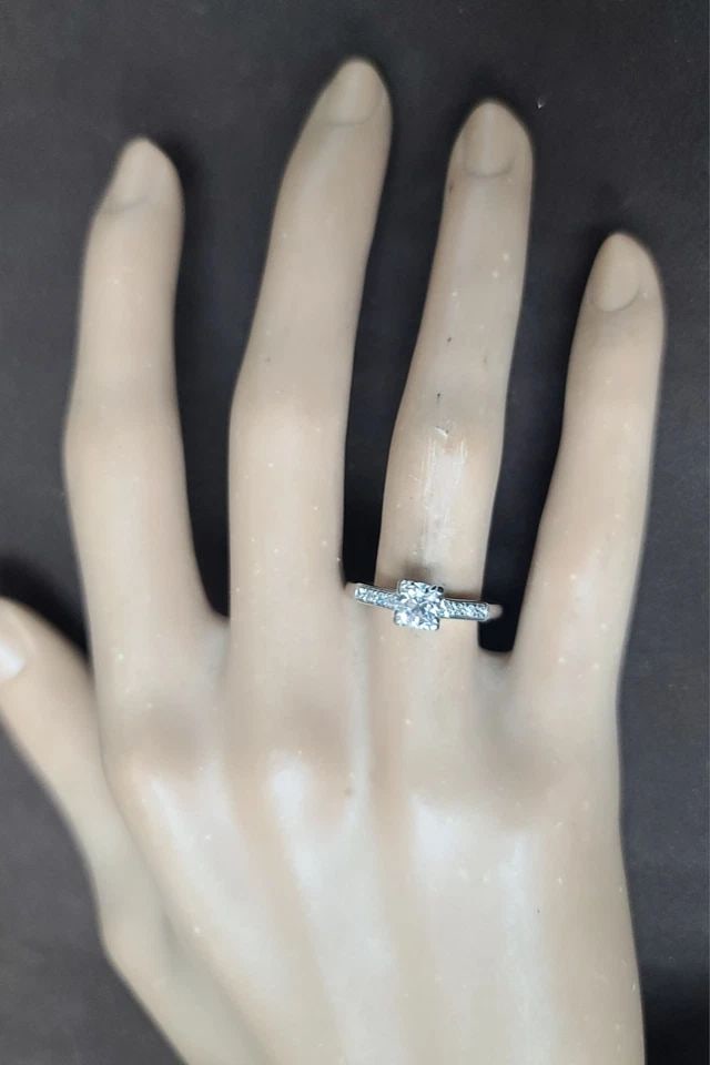 VINTAGE PLATINUM ENGAGEMENT RING 0.62CT.NATURAL EURO OLD CUT DIAMOND 1930'S: VINTAGE PLATINUM ENGAGEMENT RING 0.62CT.NATURAL EURO OLD CUT DIAMOND 1930'S This listing features a vintage platinum engagement ring from the 1930s, showcasing a 0.62CT natural Euro old cut diamond as