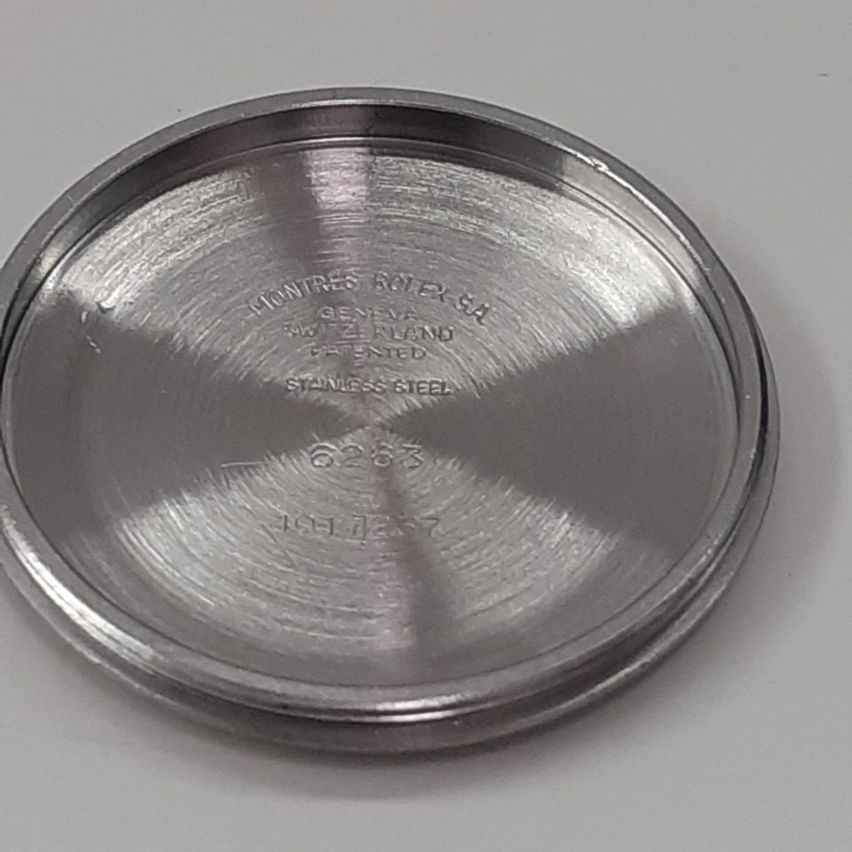 RARE ORIGINAL ROLEX COSMOGRAPH DAYTONA STAINLESS STEEL WATCH CASE BACK 6263: RARE ORIGINAL ROLEX COSMOGRAPH DAYTONA STAINLESS STEEL WATCH Manufacturer Rolex Additional Keywords Rare & Authentic vintage Rolex Daytona 6263, watch caseback Description Rare & Authentic vintage Rol