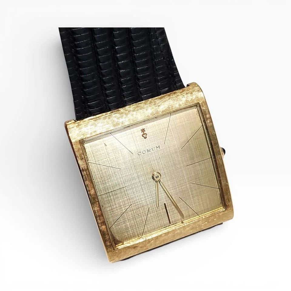 CORUM BUCKINGHAM 38 X 35 MM YELLOW GOLD MANUAL WATCH 8480: CORUM BUCKINGHAM 38 X 35 MM YELLOW GOLD MANUAL WATCH Manufacturer Corum Category Buckingham Reference Number 8480 Additional Keywords large Buckingham Band Color Black Band Type Leather Bezel Milled B