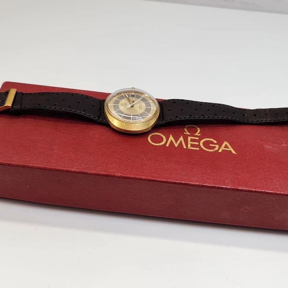 W/BOX OMEGA DYNAMIC 41 X 37 MM 18K YELLOW GOLD LEATHER WATCH 166.0039: W/BOX OMEGA DYNAMIC 41 X 37 MM 18K YELLOW GOLD LEATHER WATCH Manufacturer Omega Category Dynamic Reference Number 166.0039 Additional Keywords circa 1970 Band Leather Band Color Black Band Type Leathe
