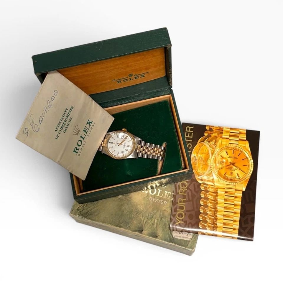 FULL SET 1983 ROLEX MENS DATE 34 MM TWO TONE JUBILEE WHITE ROMAN WATCH 15053: FULL SET 1983 ROLEX MENS DATE 34 MM TWO TONE JUBILEE WHITE ROMAN WATCH 15053 Manufacturer Rolex Category Mens Date 34mm Subcategory Plastic Crystal Quick Set Reference Number 15053 Band Steel ,Yellow 