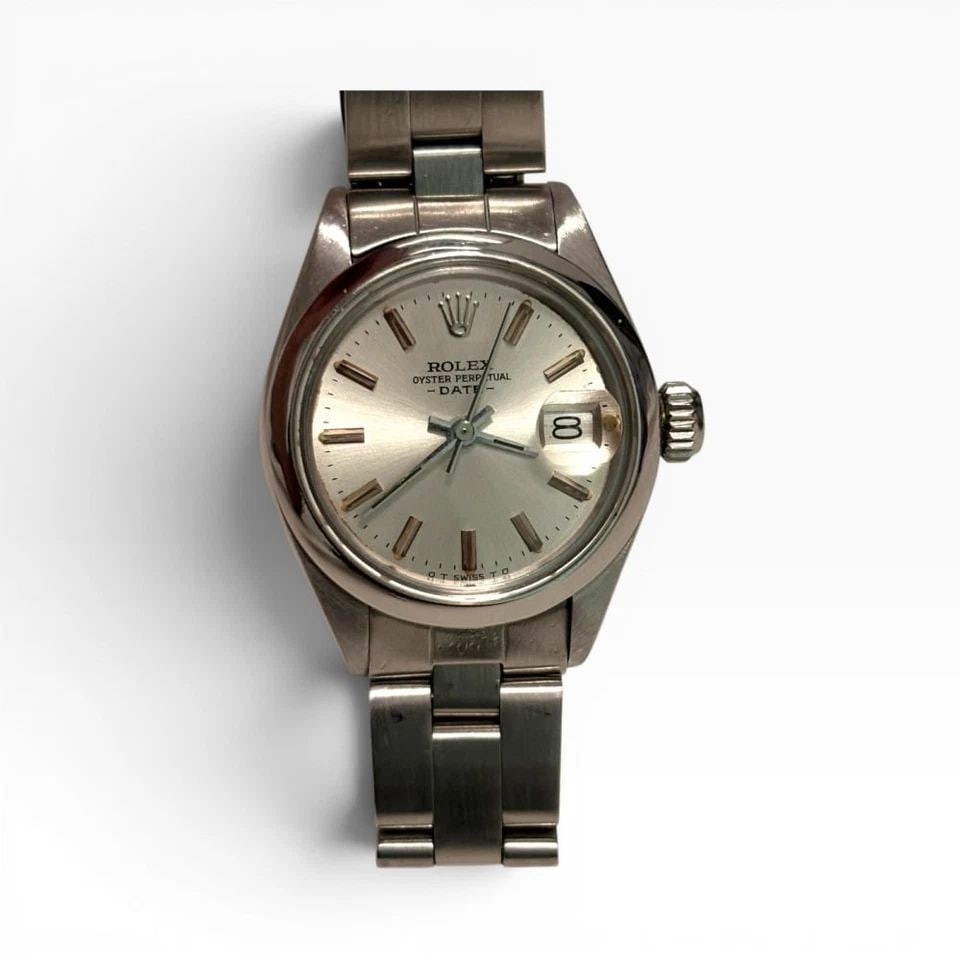 ROLEX LADIES DATE STEEL JUBILEE SILVER DIAL AUTOMATIC WATCH 6916 CIRCA 1974: ROLEX LADIES DATE STEEL JUBILEE SILVER DIAL AUTOMATIC WATCH 6916 CIRCA 1974 Manufacturer Rolex Category Oyster Perpetual Ladies Date Reference Number 6916 Band Stainless Steel Band Color Steel Band Ty