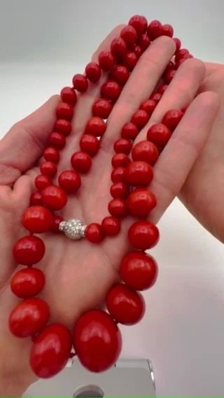 VINTAGE MEDITERRANEAN CORAL NECKLACE WITH DIAMOND 14K GOLD CLASP ESTATE JEWELRY (1 of 2)