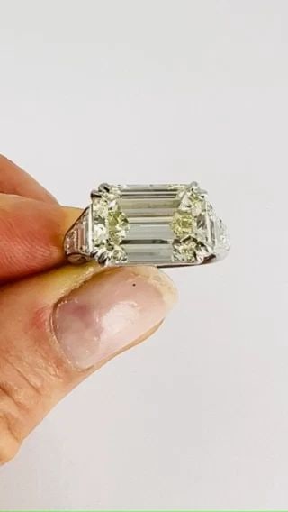 VINTAGE PLATINUM ENGAGEMENT RING EMERALD CUT DIAMOND 6.28CTS ESTATE JEWELRY (1 of 2)