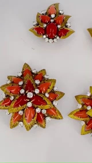 VINTAGE BULGARI GOLD PLATINUM EARRINGS AND CLIP BROOCHES SET 18K CORAL JEWELRY: VINTAGE BULGARI GOLD PLATINUM EARRINGS AND CLIP BROOCHES SET 18K CORAL JEWELRY VK ATTOO BULGARI 18 karat Yellow Gold Coral Diamond Clip Brooches & Earrings Set A spectacular Bulgari vintage gold and p