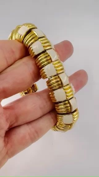 VINTAGE DAVID WEBB GOLD BRACELET WHITE ENAMEL ESTATE JEWELRY: VINTAGE DAVID WEBB GOLD BRACELET WHITE ENAMEL ESTATE JEWELRY DAVID WEBB 18 karat Yellow Gold Enamel Bracelet A gorgeous David Webb 18k gold bracelet with white enamel. The bracelet is crafted out of t