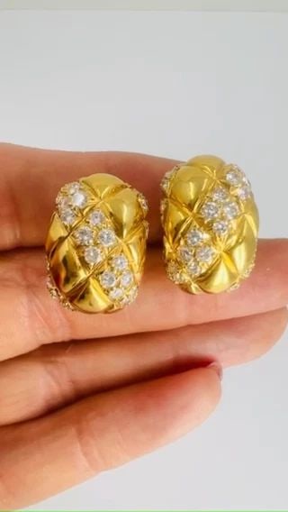 VAN CLEEF & ARPELS 18K GOLD DIAMOND HUGGIE EARRINGS ESTATE JEWELRY: VAN CLEEF & ARPELS 18K GOLD DIAMOND HUGGIE EARRINGS ESTATE JEWELRY Van Cleef & Arpels Diamond 18k Yellow Gold EARRINGS A pair of Van Cleef & Arpels 18k gold and diamond huggie earrings. The earrings h