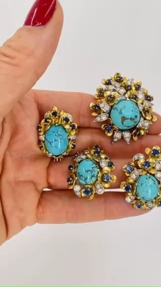 KERN JEWELRY SET TURQUOISE CABOCHON SAPPHIRE DIAMOND ESTATE JEWELRY: KERN JEWELRY SET TURQUOISE CABOCHON SAPPHIRE DIAMOND ESTATE JEWELRY Kern 18 karat Gold Diamond Turquoise Sapphire Ring Earrings Brooch Set A bold and joyful Kern’s jewelry set made of 18k gold, feat