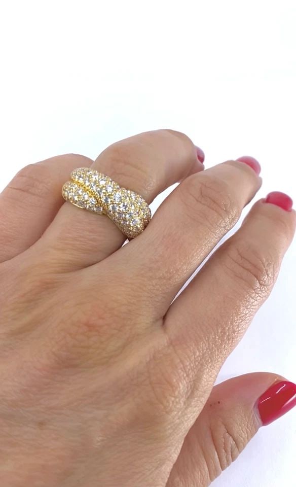 VAN CLEEF & ARPELS 18K GOLD PAVÉ DIAMOND BOMBÉ CROSSOVER RING (1 of 2)