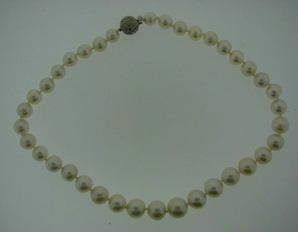14K WHITE GOLD, DIAMOND & SOUTH SEA PEARL NECKLACE STRAND: 14K WHITE GOLD, DIAMOND & SOUTH SEA PEARL NECKLACE STRAND DK/NS Modern 14k White Gold, Diamond & South Sea Pearl Strand Necklace Wonderful necklace that is a necessity in your collection. The weight i