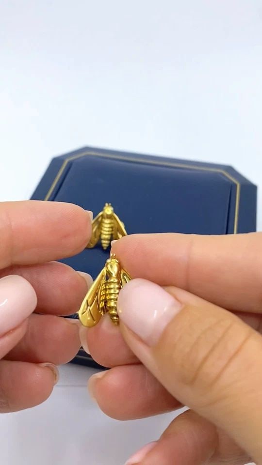 CHAUMET 18K GOLD DIAMOND BEE EARRINGS (1 of 2)