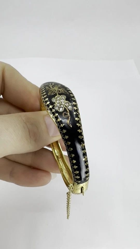 VICTORIAN 14K ENAMEL DIAMOND GRAPE MOTIF HINGE BRACELET (1 of 2)