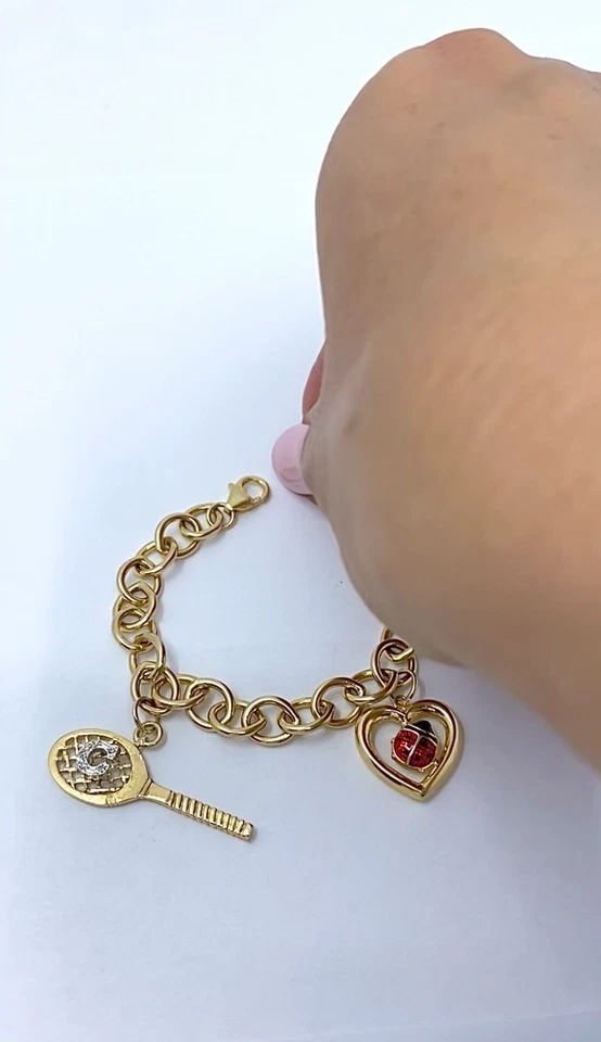 14K GOLD LINK CHARM BRACELET VINTAGE JEWELRY: 14K GOLD LINK CHARM BRACELET VINTAGE JEWELRY DESIGNER: Unknown CIRCA: Late 20th Century MATERIALS: 14k Gold, Enamel WEIGHT: 17.7 Grams MEASUREMENTS: 1/4” x 6 7/8" HALLMARKS: 14K, 585 ITEM DETAIL