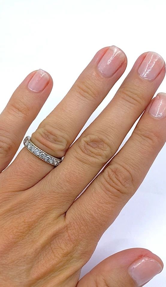 18K WHITE GOLD DIAMOND ETERNITY BAND RING: 18K WHITE GOLD DIAMOND ETERNITY BAND RING MATERIALS 18K Gold GEMSTONE Diamond WEIGHT 3.2 Grams RING SIZE 6 HALLMARKS 18K ITEM DETAILS 18k White Gold Diamond Eternity Band Ring This 18k gold diamond et