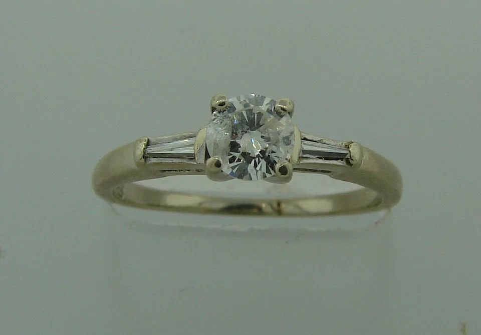 CLASSY DIAMOND WHITE GOLD SOLITAIRE RING ENGAGEMENT TIMELESS: CLASSY DIAMOND WHITE GOLD SOLITAIRE RING ENGAGEMENT TIMELESS Diamond & White Gold Ring Wonderful ring that is a great addition to your collection. Weight is 2.1 grams. Made of 14 karat (stamped) white