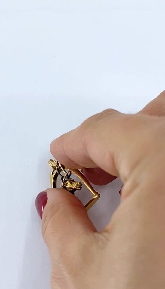 VINTAGE 14K GOLD EQUESTRIAN STIRRUP HORSE HEAD PENDANT (1 of 2)