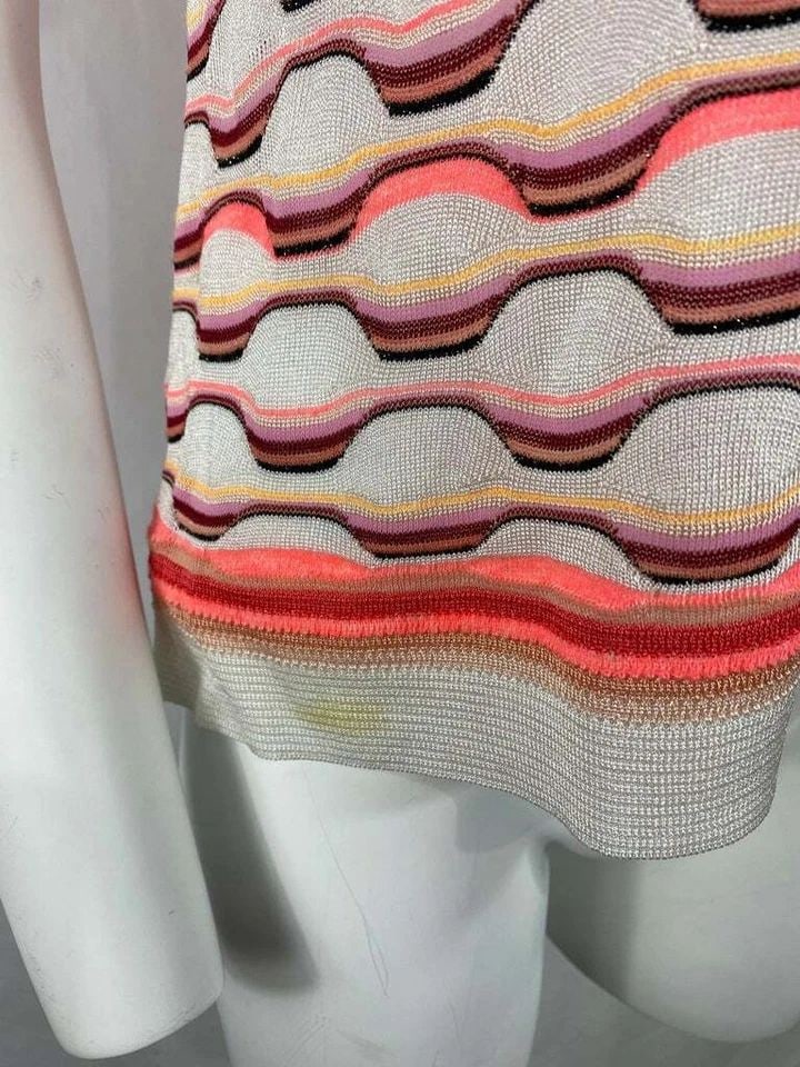 VINTAGE MISSONI WHITE AND ORANGE T- SHIRT TOP: VINTAGE MISSONI WHITE AND ORANGE T- SHIRT TOP VINTAGE MISSONI WHITE AND ORANGE T- SHIRT TOP The top features short sleeves, crew neck line and multicolored geometric pattern. Made in Italy. Length: 23