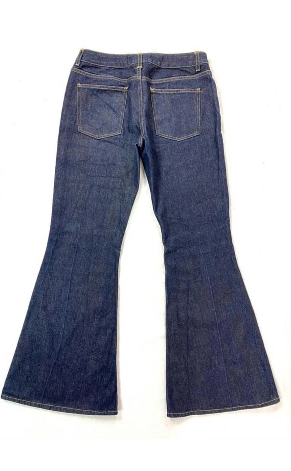 ACNE STUDIOS MELLO RAW LONG FLARE DENIM JEANS, SIZE 26: ACNE STUDIOS MELLO RAW LONG FLARE DENIM JEANS, SIZE 26 ACNE STUDIOS MELLO RAW LONG FLARE DENIM JEANS, SIZE 26 The jeans feature dark blue wash, high waist and flare fit. The knee width across measures