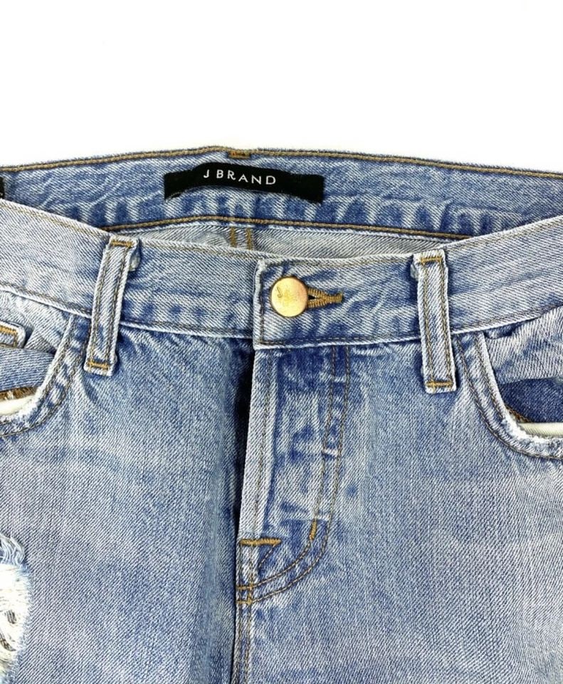 J BRAND LIGHT BLUE DISTRESSED DENIM JEANS, SIZE 26: J BRAND LIGHT BLUE DISTRESSED DENIM JEANS, SIZE 26 J BRAND LIGHT BLUE DISTRESSED DENIM JEANS, SIZE 26 The jeans feature light blue wash, straight fit with distressed details on the front. Length: 37.5