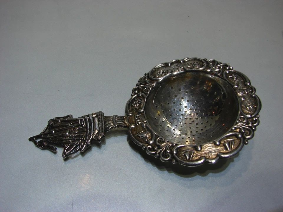 TEA STRAINER SILVER PLATED ANTIQUE STAMPED STYLISH WITH DECOR (1 of 2)