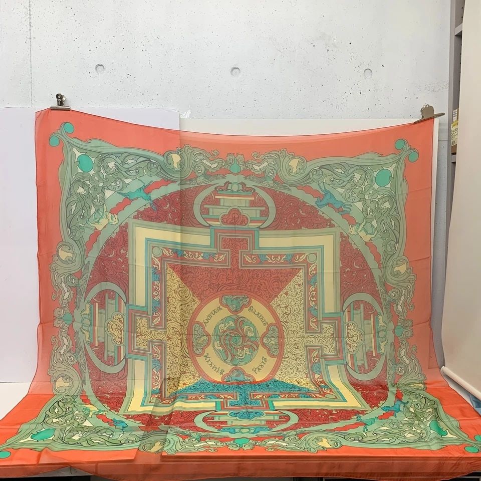 AUTHENTIC HERMES SCARF ANIMAUX SOLAIRES PAUWELS 90CM SILK CARRE VINTAGE 90S: AUTHENTIC HERMES SCARF ANIMAUX SOLAIRES PAUWELS 90CM SILK CARRE VINTAGE 90S AUTHENTIC HERMES SCARF ANIMAUX SOLAIRES PAUWELS 90CM SILK CARRE VINTAGE 90S