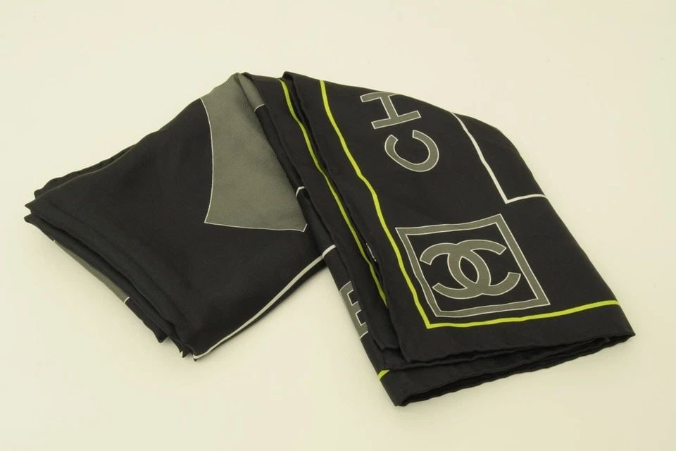 AUTHENTIC GUCCI 100% SILK SCARF 90CM CC LOGO BLACK W NEON YELLOW BORDER WRAP (1 of 2)