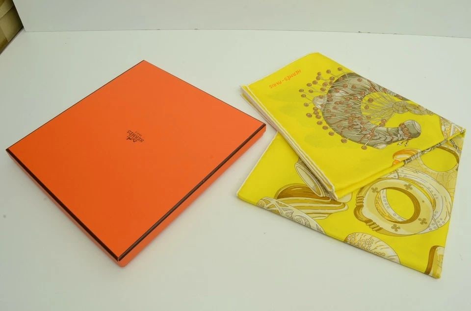 AUTHENTIC HERMES SILK SCARF BRACELETS DE LUMIERE YELLOW ANNIE FAIVRE 90CM CARRE (1 of 2)