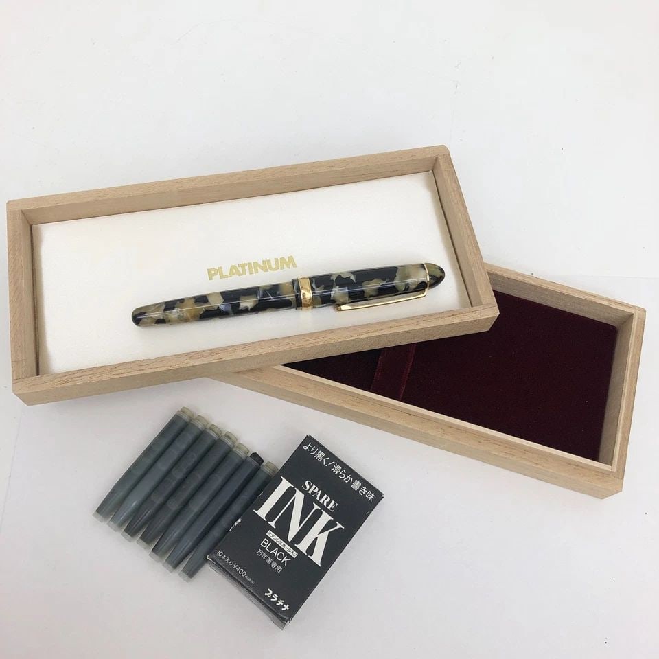 AUTHENTIC PLATINUM CAMO LACQUER FOUNTAIN PEN 18K NIB OFFICE DESK COLLECTIBLE (1 of 2)
