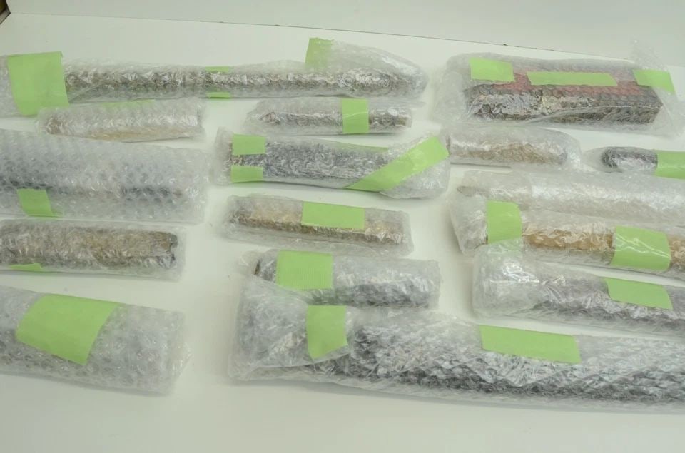 AUTHENTIC JAPANESE VINTAGE KATANA PARTS AND ARROWS ANTIQUE COLLECTIBLE PIECES (1 of 2)