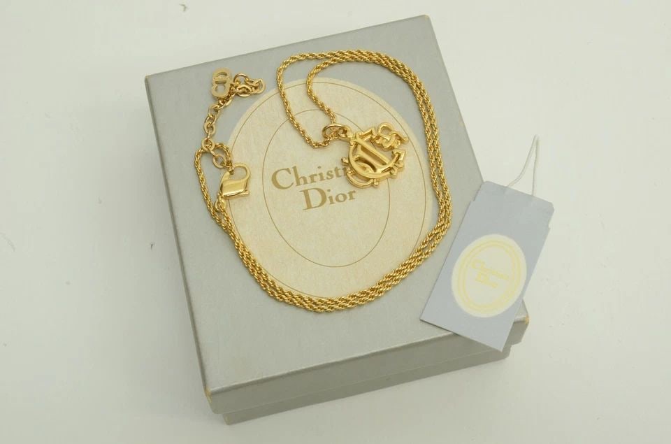AUTHENTIC CHRISTIAN DIOR MINI INSIGNIA NECKLACE GP EMBLEM JEWELRY ACCESSORY (1 of 2)