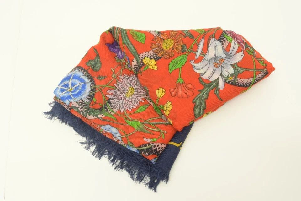 AUTHENTIC GUCCI PAR AMOUR RED BLUE FRINGE SCARF 90CM WOOL FLORAL FLOWERS (1 of 2)