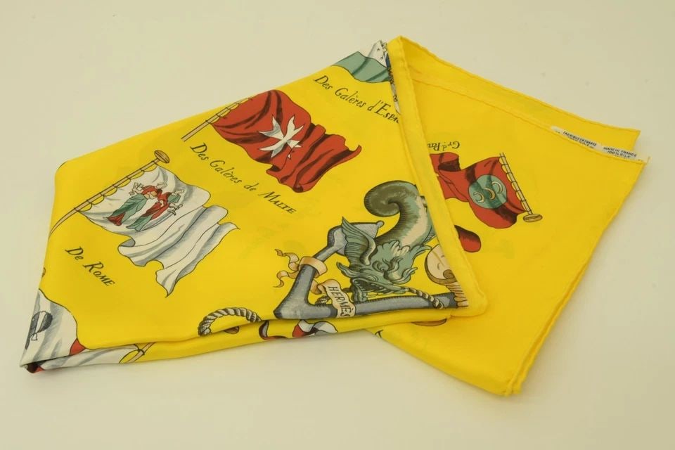 AUTHENTIC HERMES SCARF VINTAGE PAVOIS YELLOW 90CM LEDOUX SILK: AUTHENTIC HERMES SCARF VINTAGE PAVOIS YELLOW 90CM LEDOUX SILK Pavois Phillippe Ledoux Manufactured: France Height: 90cm (35.4 inch) Width: 90cm (35.4 inch) 100% Silk Flags Yellow, Multicolor Scarf ---