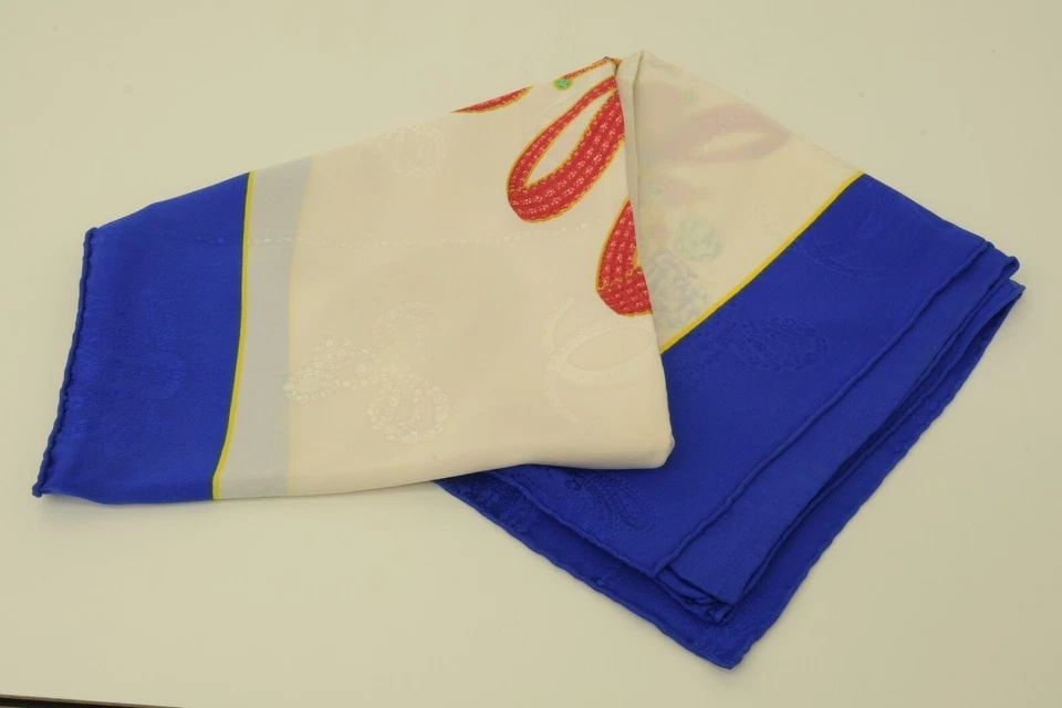 AUTHENTIC MUST DE CARTIER 100% SILK SCARF WHITE 90CM RIBBONS JEWELRY BLUE BORDER (1 of 2)