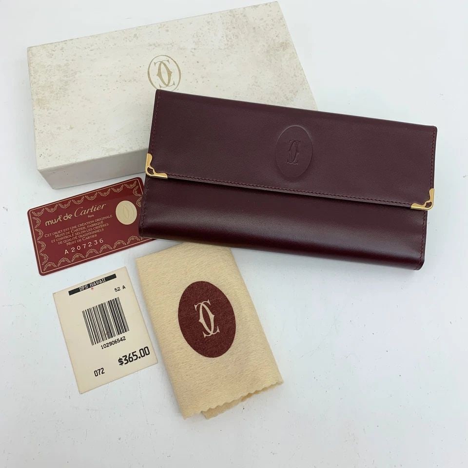AUTHENTIC CARTIER BURGUNDY LEATHER CLUTCH CLIP WALLET LOGO GP VINTAGE COIN CASE: AUTHENTIC CARTIER BURGUNDY LEATHER CLUTCH CLIP WALLET LOGO GP VINTAGE COIN CASE AUTHENTIC CARTIER BURGUNDY LEATHER CLUTCH CLIP WALLET LOGO GP VINTAGE COIN CASE